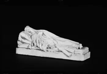 photographie Statue religieuse en plâtre blanc représentant sainte Thérèse de Lisieux Ph.1984.1.305  Photo