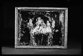 photographie Tableau en relief représentant l'éducation de la Vierge daté de 1800 Ph.1984.1.333 Photo