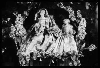 photographie Détail d'un tableau en relief représentant l'éducation de la Vierge daté de 1800 Ph.1984.1.334 Photo