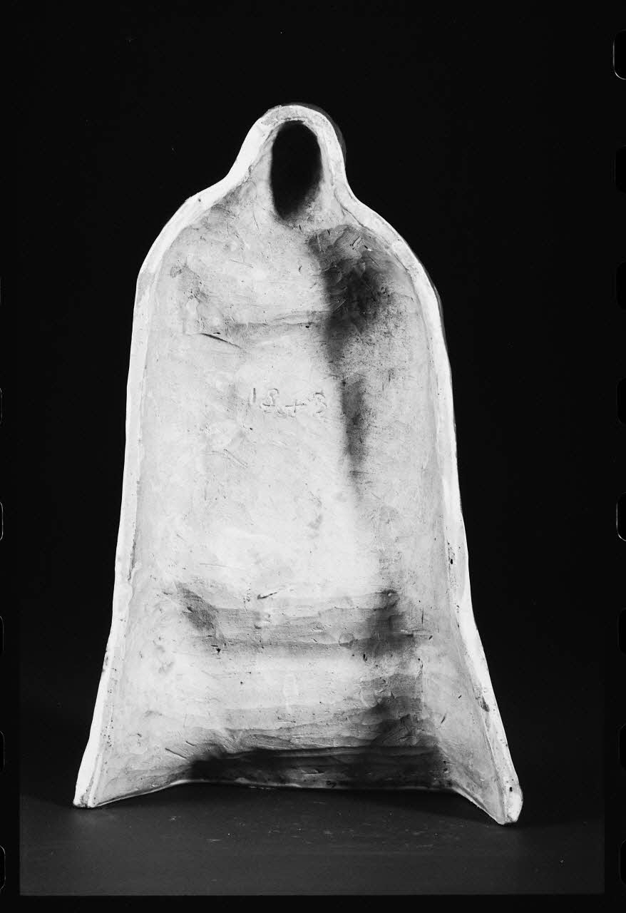 photographie Statue religieuse représentant La Vierge de Pitié et datée de 1843 Ph.1984.1.338 Photo