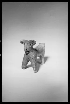 photographie Sifflet en terre cuite Ph.1984.1.56 Photo