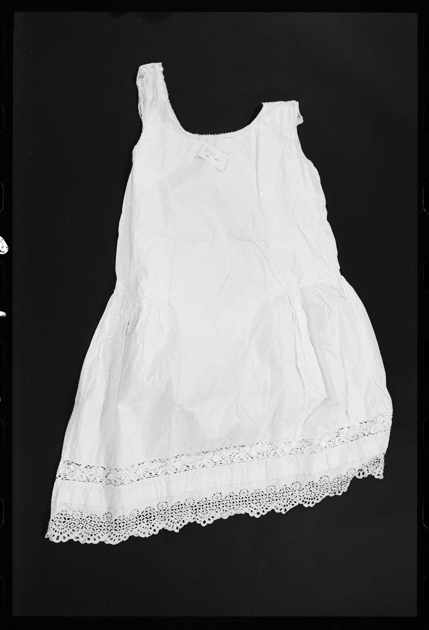 photographie Dessous de robe Ph.1984.1.647 Photo