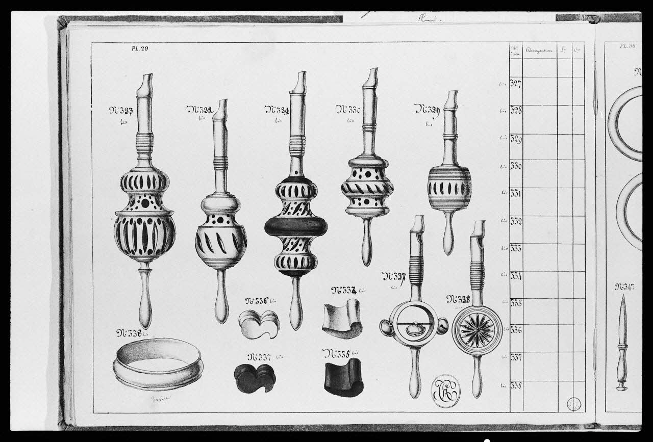 photographie "Album de jeux et tabletterie : sifflet et rond de serviette". Catalogue daté de 1850. Reproduction industrielle et gouache, dessin et lithographie par Defrondats Ph.1984.2.143 Photo