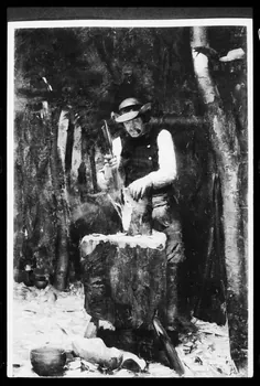 photographie Peinture à l'huile d'un sabotier. Datée de 1883. Par Henri Rachou Ph.1984.2.183 Photo