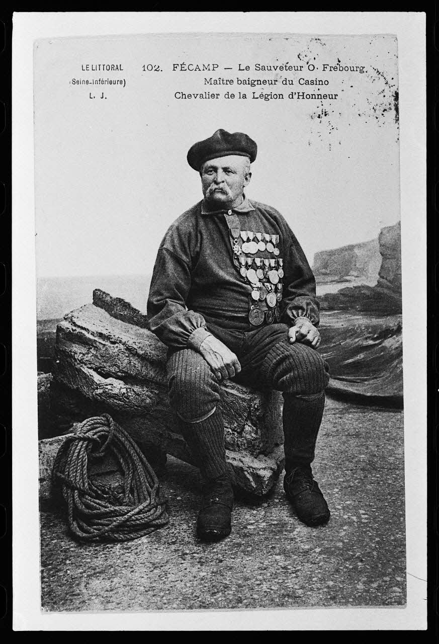 photographie "Le sauveteur O. Frebourg, maître baigneur du Casino". Carte postale Ph.1984.45.49 Photo