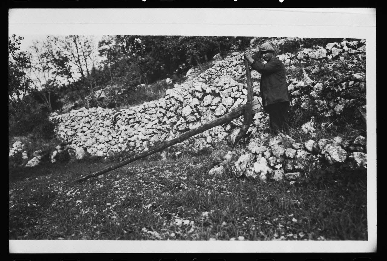 photographie Village agricole avec Charrue Ph.1984.49.1 Photo