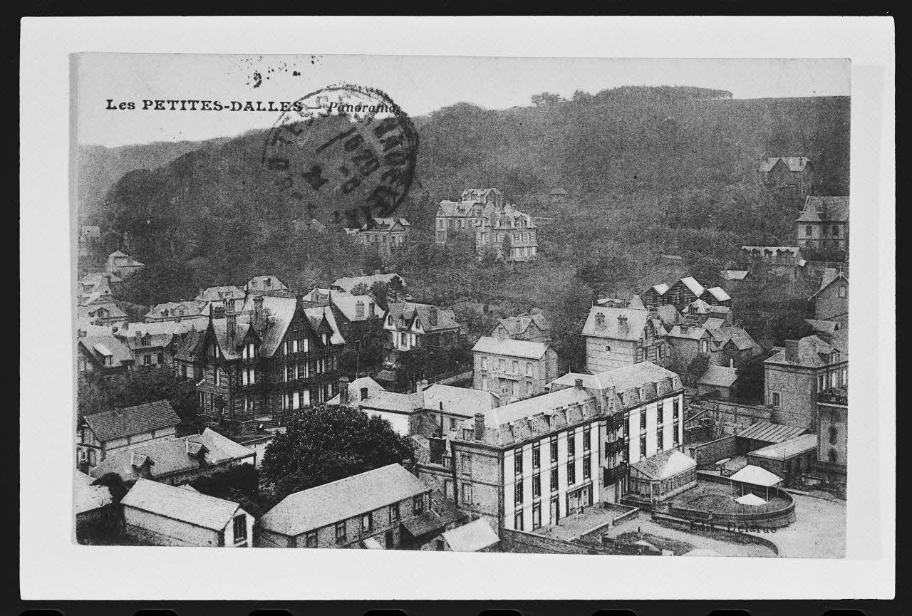 photographie "Les Petites Dalles. Panorama". Carte postale Ph.1984.53.93 Photo