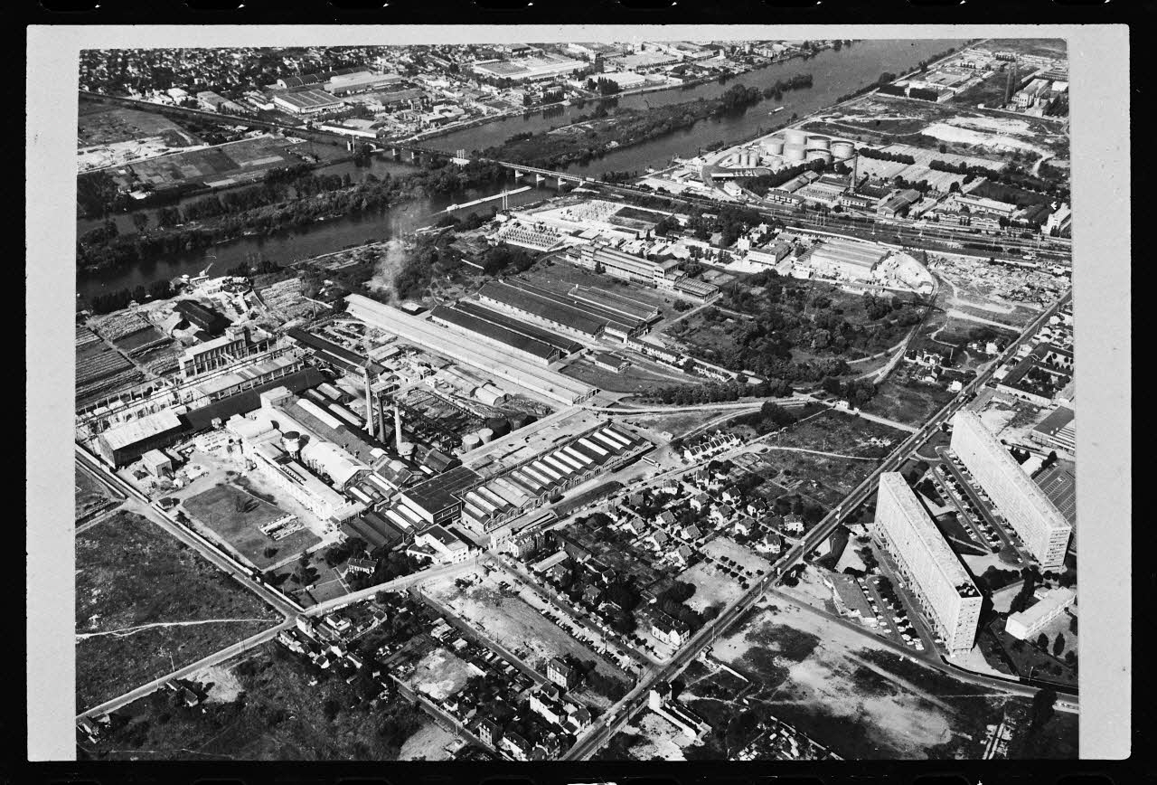 photographie Archives départementales de Nanterre. Vue aérienne de la ville Ph.1984.7.7  Photo