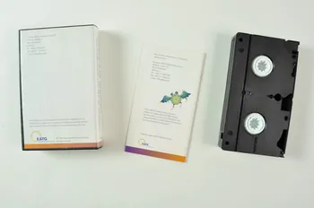 European Aids Treatment Group cassette vidéo Les moments décisifs. Les traitements anti-VIH au quotidien Allemagne 1997 2002.93.13.1-3 Photo Mucem