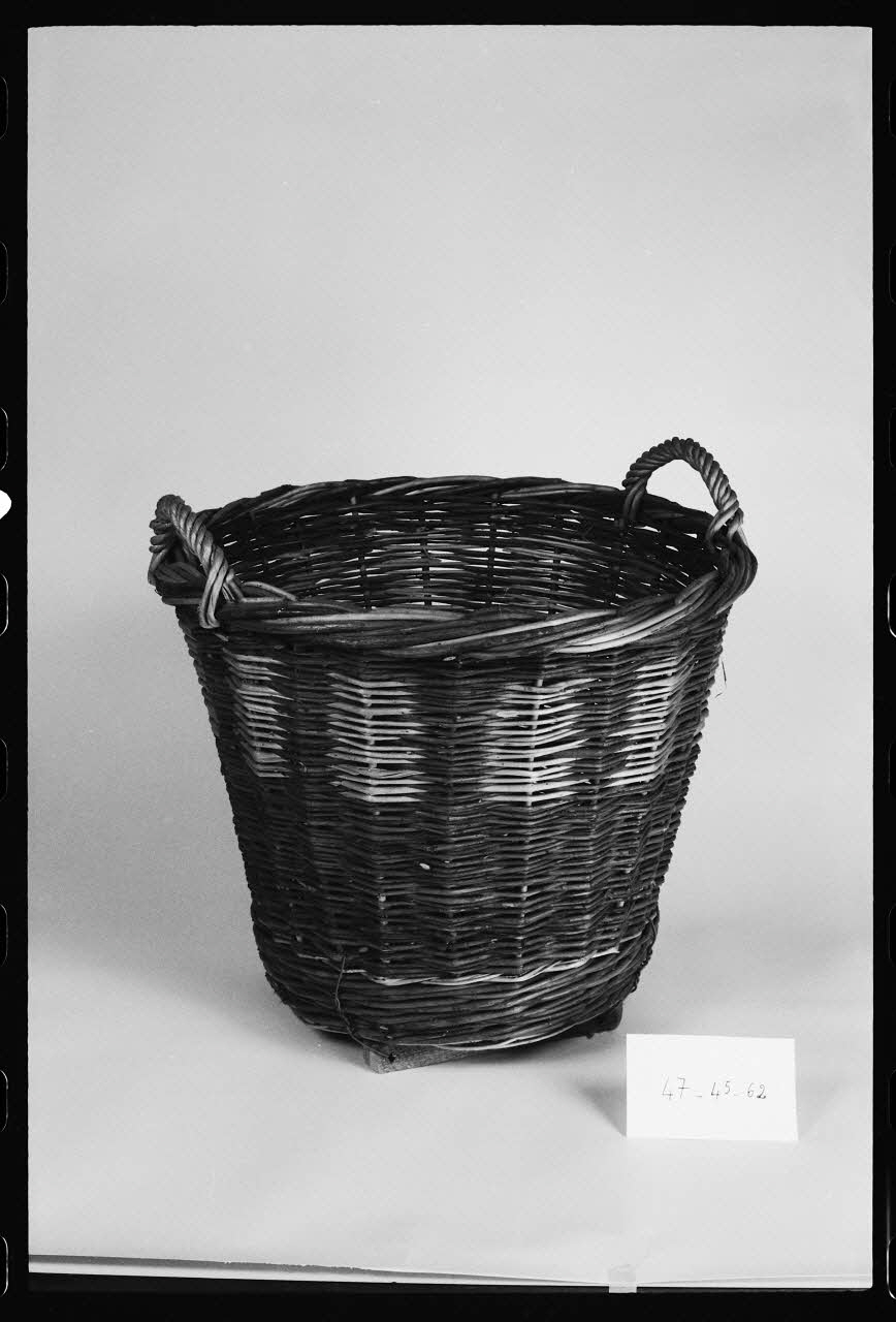 photographie Corbeille en vannerie Ph.1985.1.301  Photo