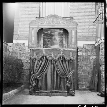 Jacques Marthelot photographie Reproduction du théâtre d'Émile Labelle, fin 19e siècle, rue Jean Jaurès. La façade. Collection 1964.49 Ile-de-France, France 1964/4/15 Ph.1964.49.2 Photo