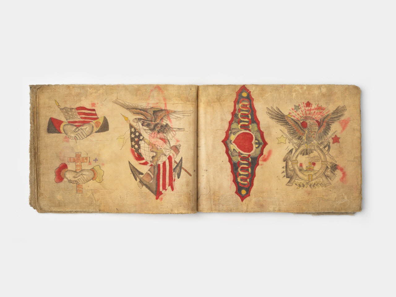 LIVRE D'ILLUSTRATION Carnet de modèles de tatouages 1963.150.2.1-45  Photo Mucem/ Yves Inchierman