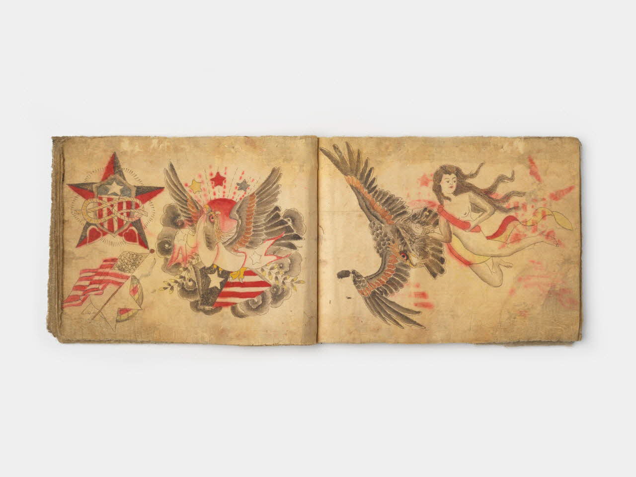 LIVRE D'ILLUSTRATION Carnet de modèles de tatouages 1963.150.2.1-45  Photo Mucem/ Yves Inchierman