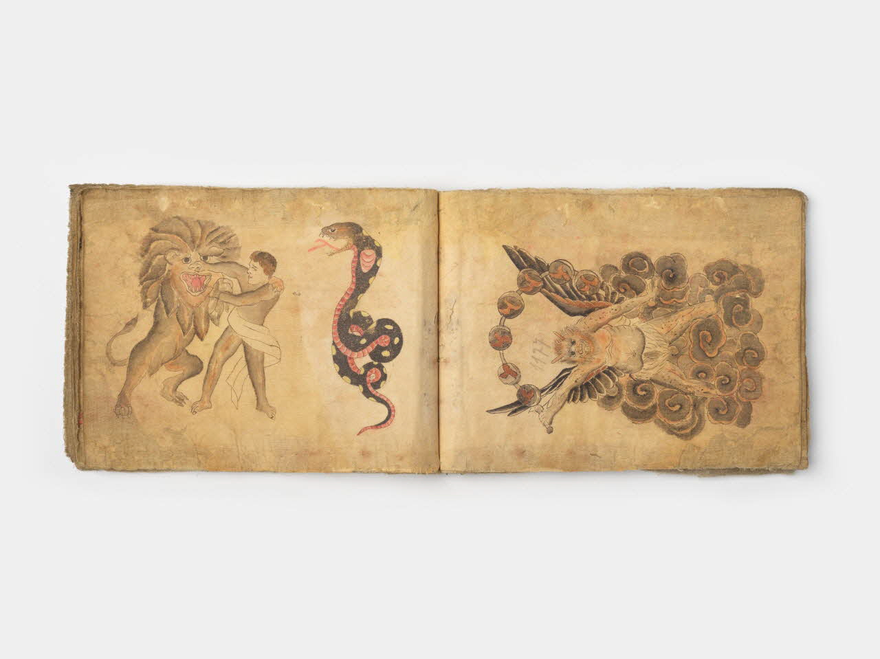LIVRE D'ILLUSTRATION Carnet de modèles de tatouages 1963.150.2.1-45  Photo Mucem/ Yves Inchierman