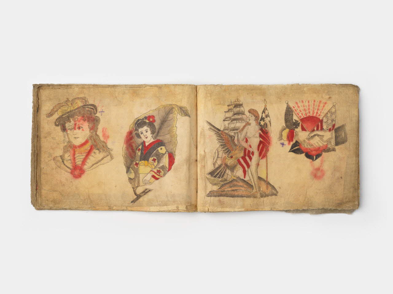 LIVRE D'ILLUSTRATION Carnet de modèles de tatouages 1963.150.2.1-45  Photo Mucem/ Yves Inchierman
