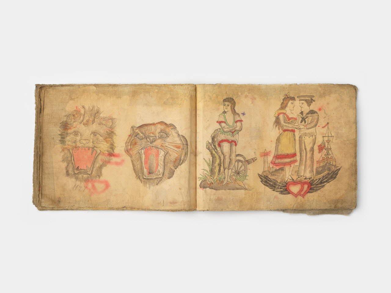LIVRE D'ILLUSTRATION Carnet de modèles de tatouages 1963.150.2.1-45  Photo Mucem/ Yves Inchierman