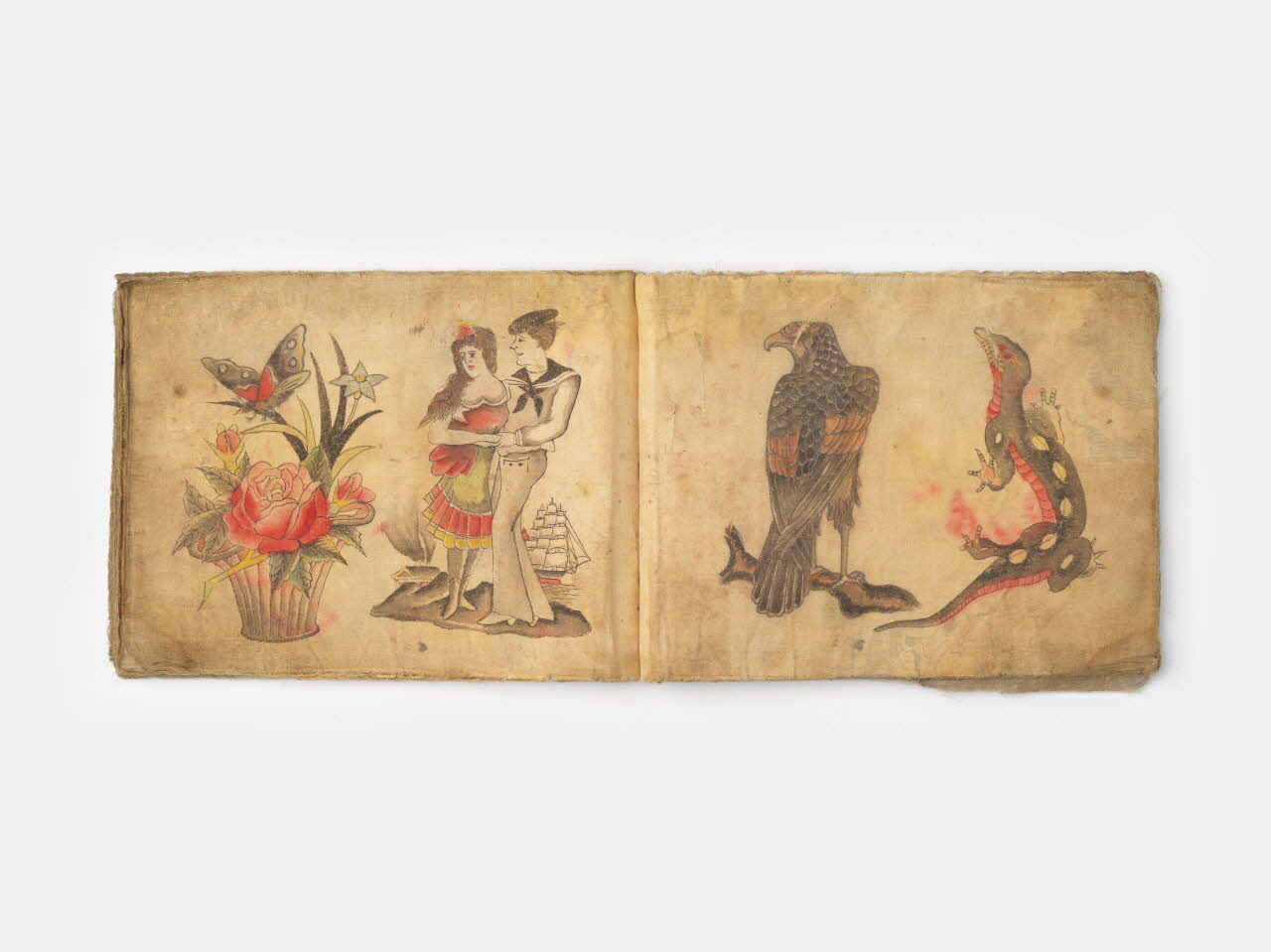 LIVRE D'ILLUSTRATION Carnet de modèles de tatouages 1963.150.2.1-45  Photo Mucem/ Yves Inchierman