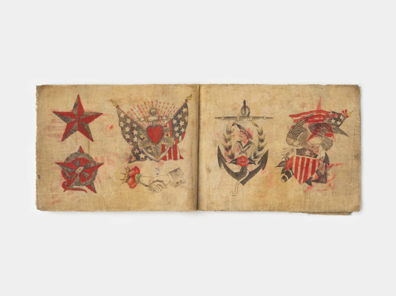 LIVRE D'ILLUSTRATION Carnet de modèles de tatouages 1963.150.2.1-45  Photo Mucem/ Yves Inchierman