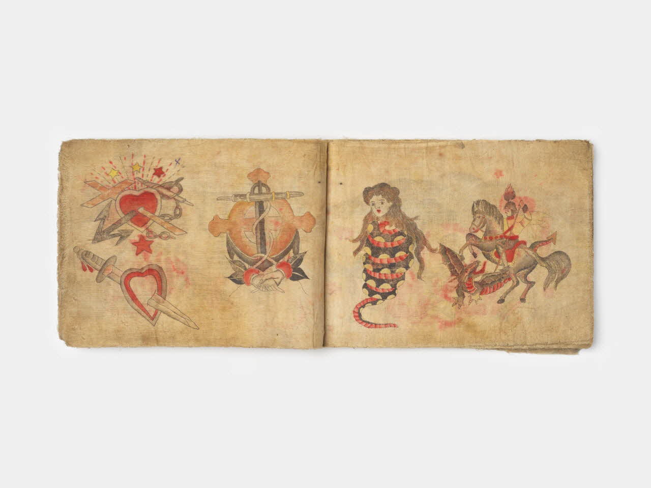 LIVRE D'ILLUSTRATION Carnet de modèles de tatouages 1963.150.2.1-45  Photo Mucem/ Yves Inchierman