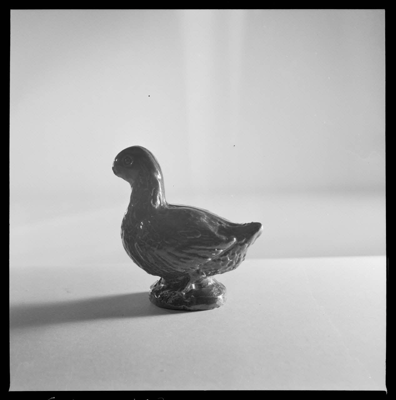 Jean Marthelot photographie Sifflet en forme de canard en grès vernissé Ile-de-France, France 1965/9/1 Ph.1965.98.102 Photo