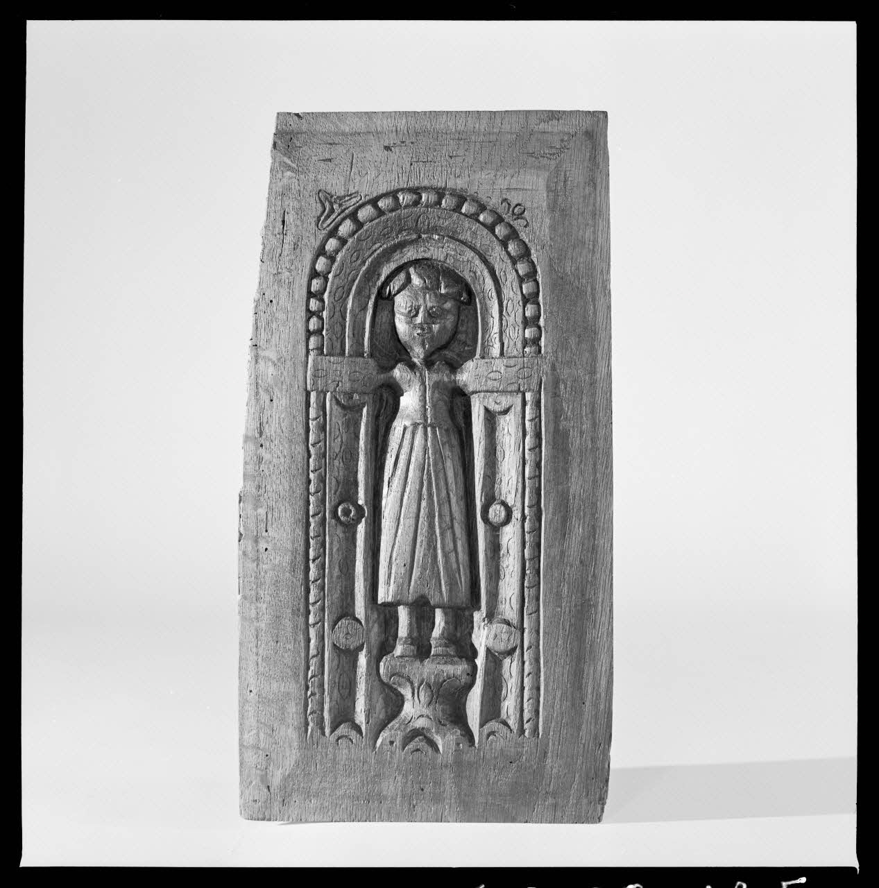 Jean Marthelot photographie Panneaux en bois sculpté avec personnage Ile-de-France, France 1965/10/1 Ph.1965.98.125 Photo