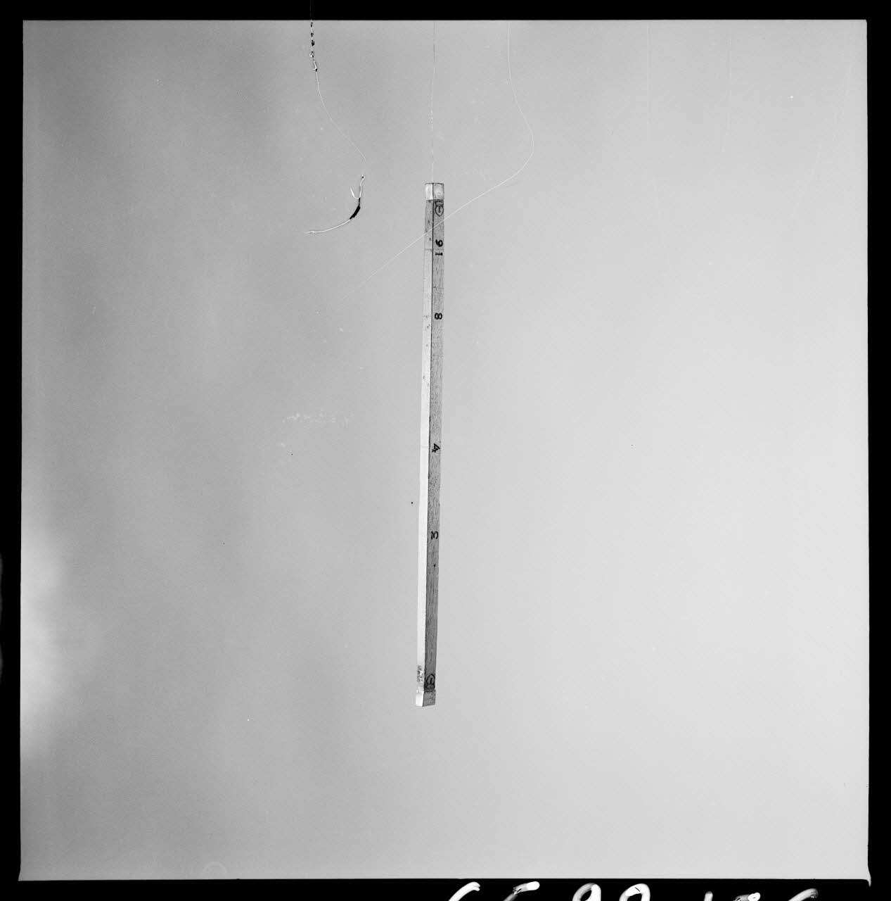 Jean Marthelot photographie Demie-aune. Elément de dévidoir ? Ile-de-France, France 1965/10/1 Ph.1965.98.156 Photo