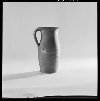 Jean Marthelot photographie Pot à anse en grès Ile-de-France, France 1965/9/1 Ph.1965.98.21 Photo