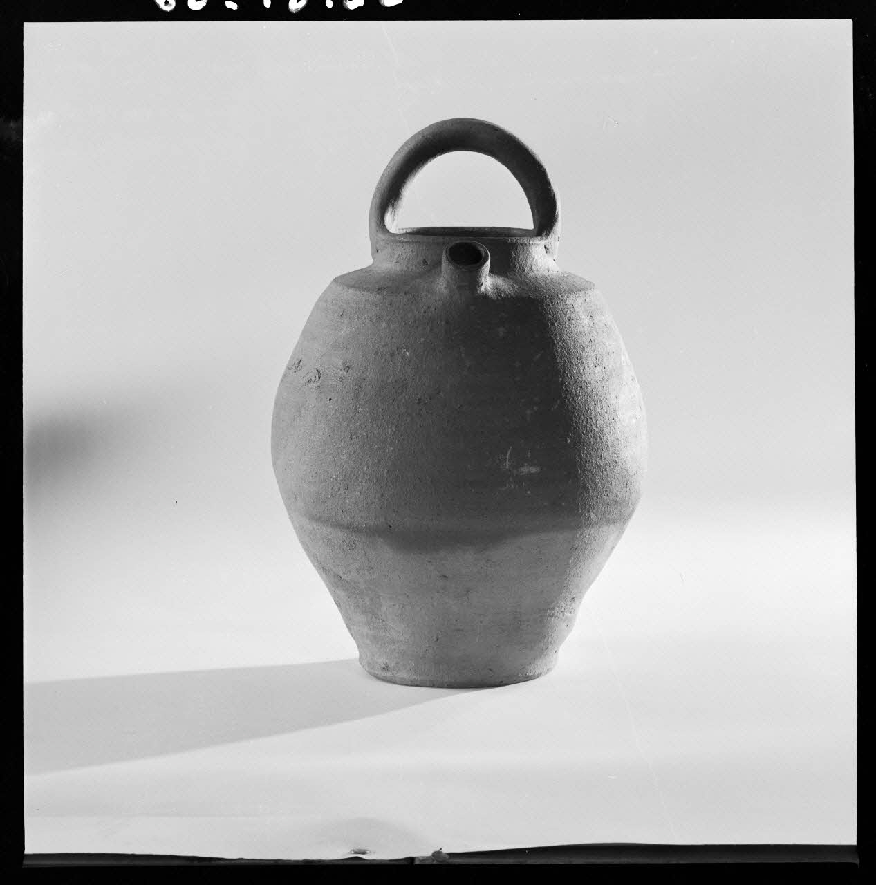 Jean Marthelot photographie Grande cruche à eau Ile-de-France, France 1965/9/1 Ph.1965.98.22 Photo
