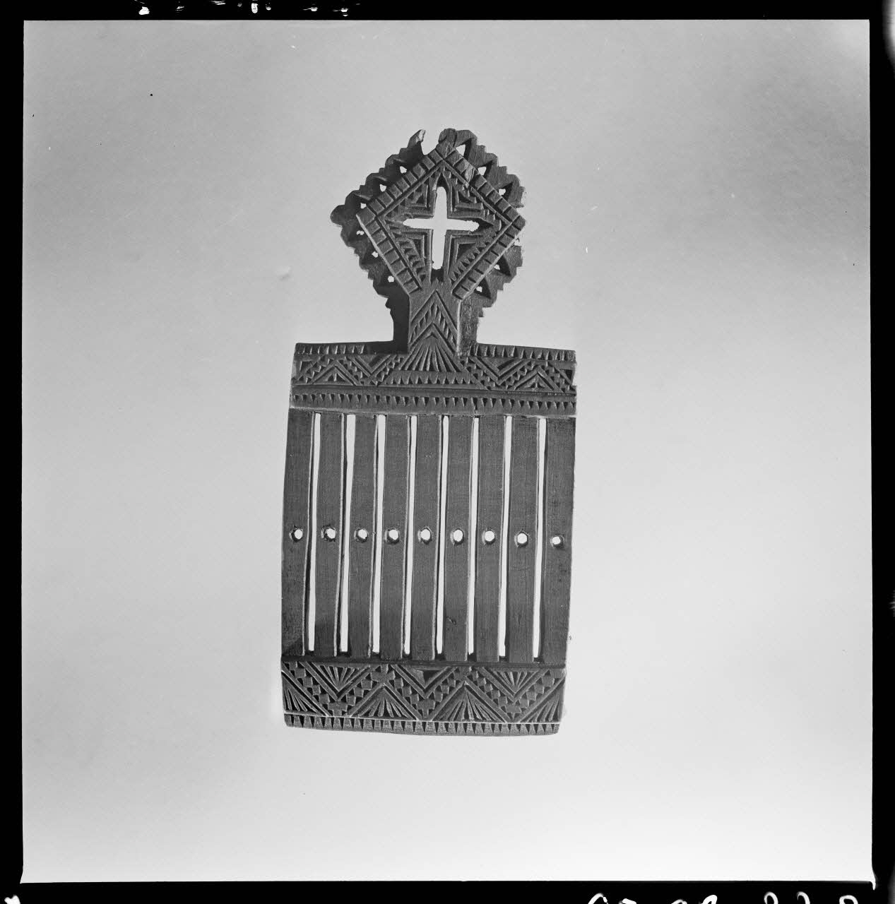 Jean Marthelot photographie Passette à rubans (verso) Ile-de-France, France 1965/10/1 Ph.1965.98.279 Photo