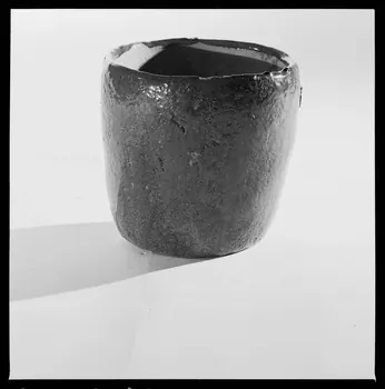 Jean Marthelot photographie Pot à fleurs en terre grossière vernissée Ile-de-France, France 1965/9/1 Ph.1965.98.39 Photo