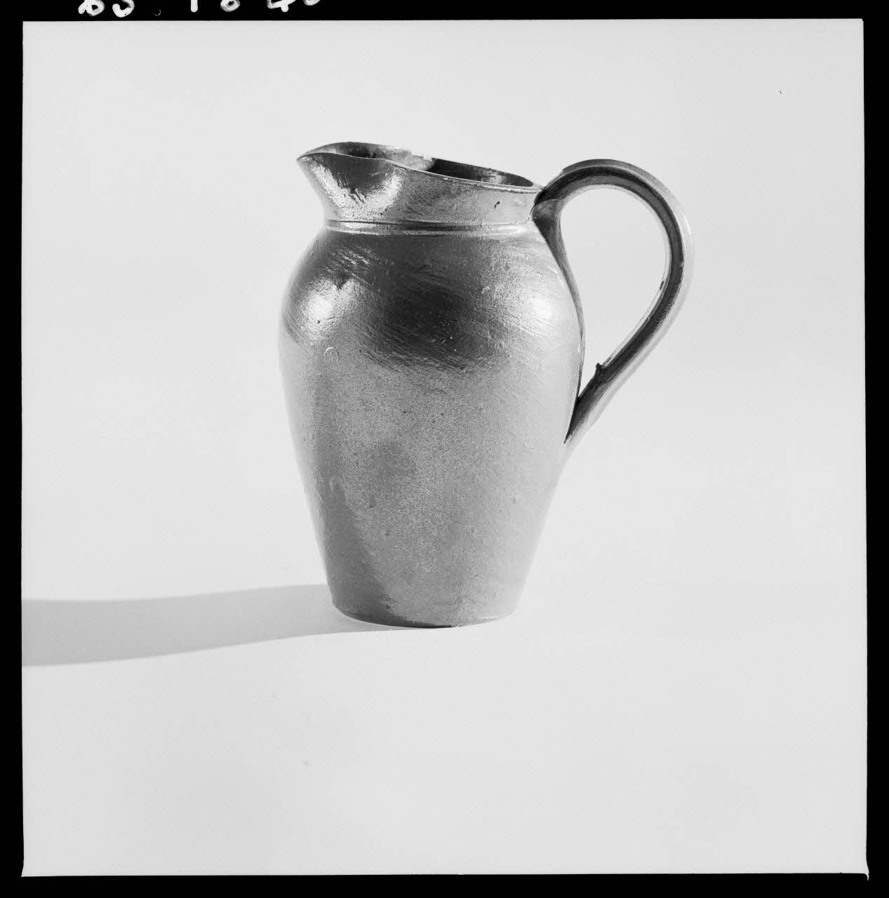 Jean Marthelot photographie Cruche en terre vernissé Ile-de-France, France 1965/9/1 Ph.1965.98.40 Photo