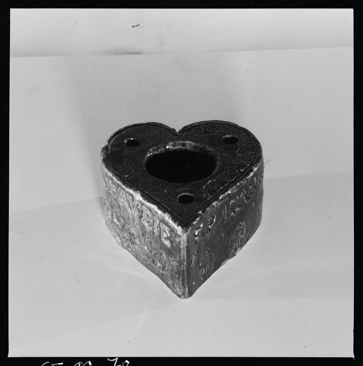 Jean Marthelot photographie Encrier cordiforme Ile-de-France 1965/9/1 Ph.1965.98.78 Photo