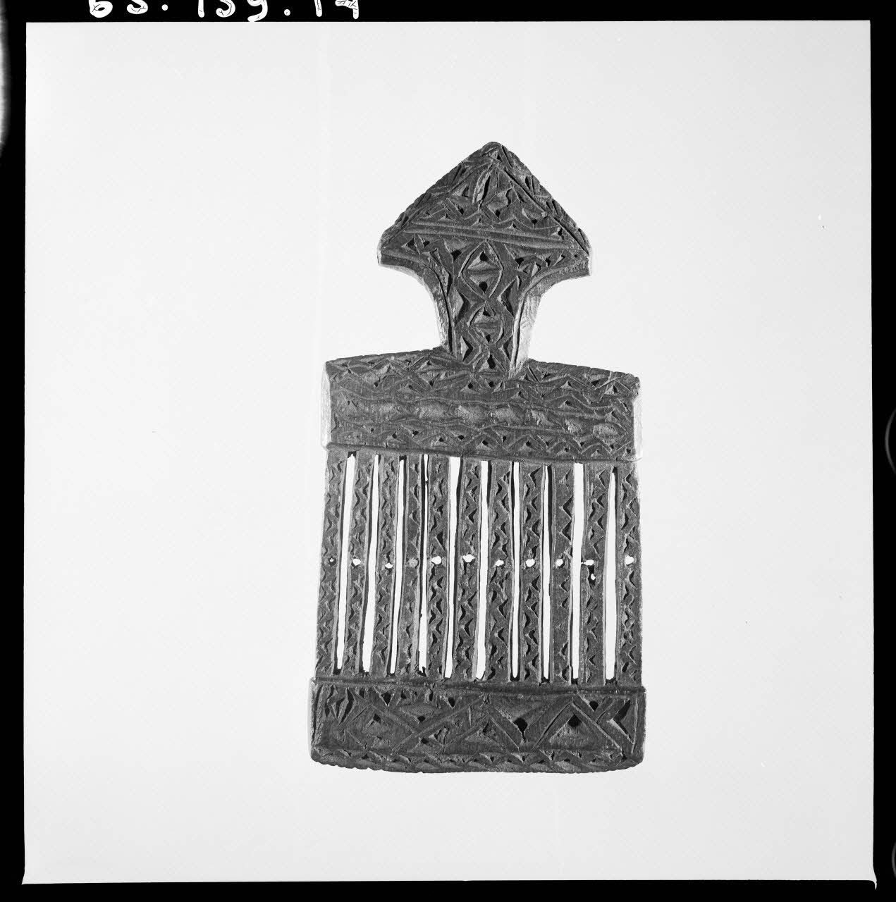 Alain Guey photographie Passette à rubans provenant d'Auvergne. Fin du 19è siècle Ile-de-France, France 1965/12/1 Ph.1965.139.14 Photo