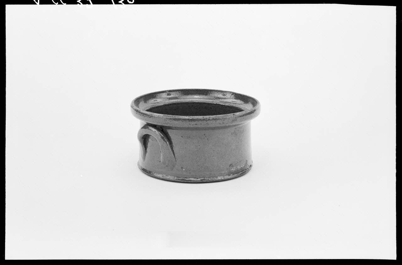 Alain Guey photographie Petit pot à anses Ile-de-France, France 1966/7/1-1966/8/31 Ph.1966.37.130 Photo