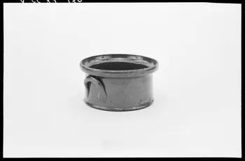 Alain Guey photographie Petit pot à anses Ile-de-France, France 1966/7/1-1966/8/31 Ph.1966.37.130  Photo