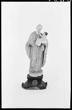 Alain Guey photographie Statuette polychrome de saint Joseph Ile-de-France, France 1966/7/1-1966/8/31 Ph.1966.37.62  Photo