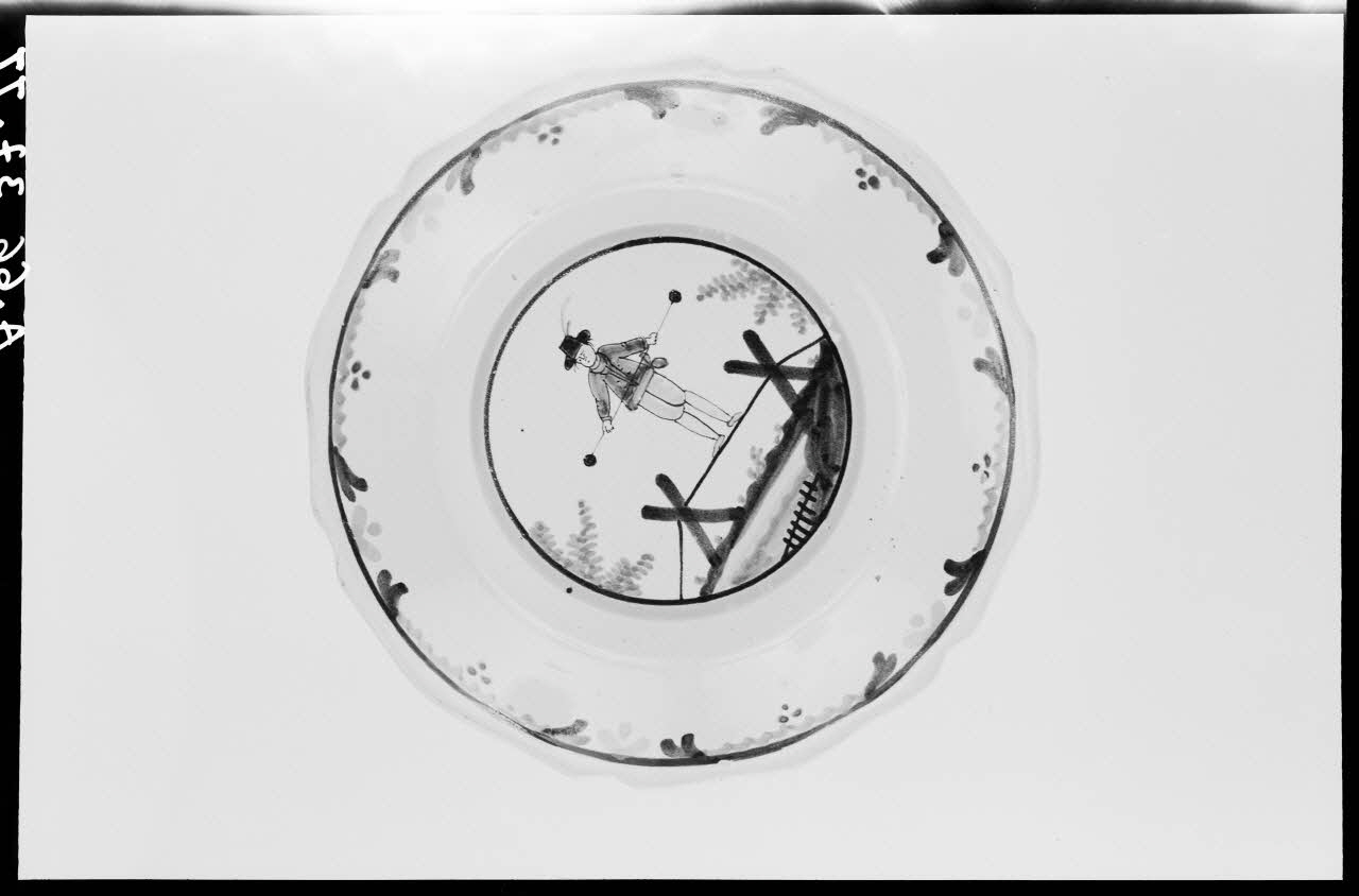 Alain Guey photographie Assiette. Le fil de feriste Ile-de-France, France 1966/7/1-1966/8/31 Ph.1966.37.77 Photo