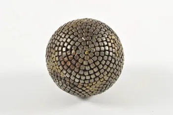 boule du jeu de boules 1946.62.13 Photo Mucem