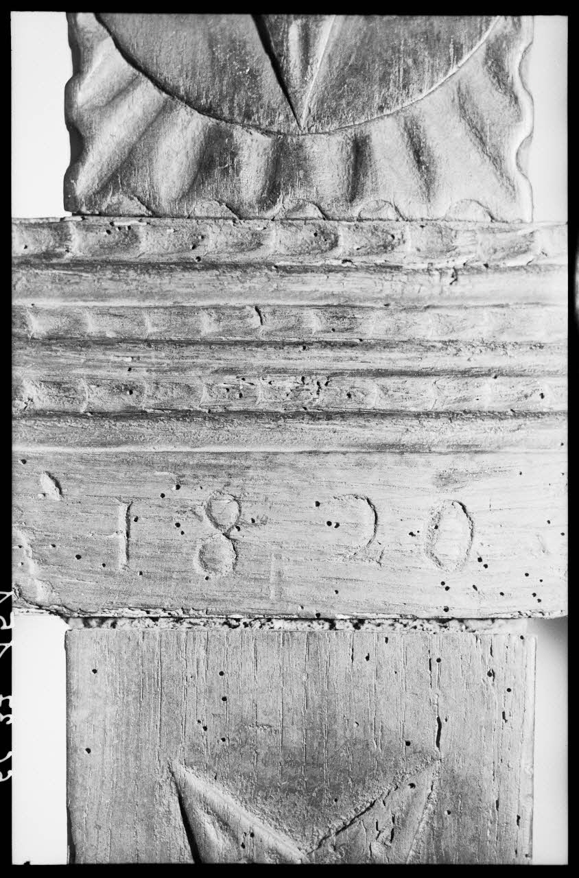 Alain Guey photographie Banc à dossier en barreaux de bois tourné provenant de Haute-Bretagne. Daté de 1820 (détail) Ile-de-France, France 1966/9/1 Ph.1966.37.454 Photo