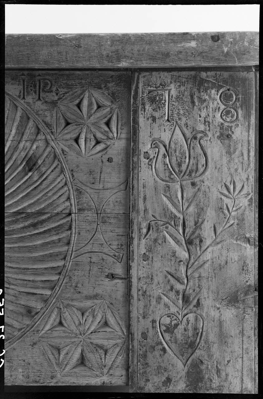 Alain Guey photographie Coffre provenant de Montbardon (Hautes-Alpes) (détail) Ile-de-France, France 1966/9/1 Ph.1966.37.550 Photo