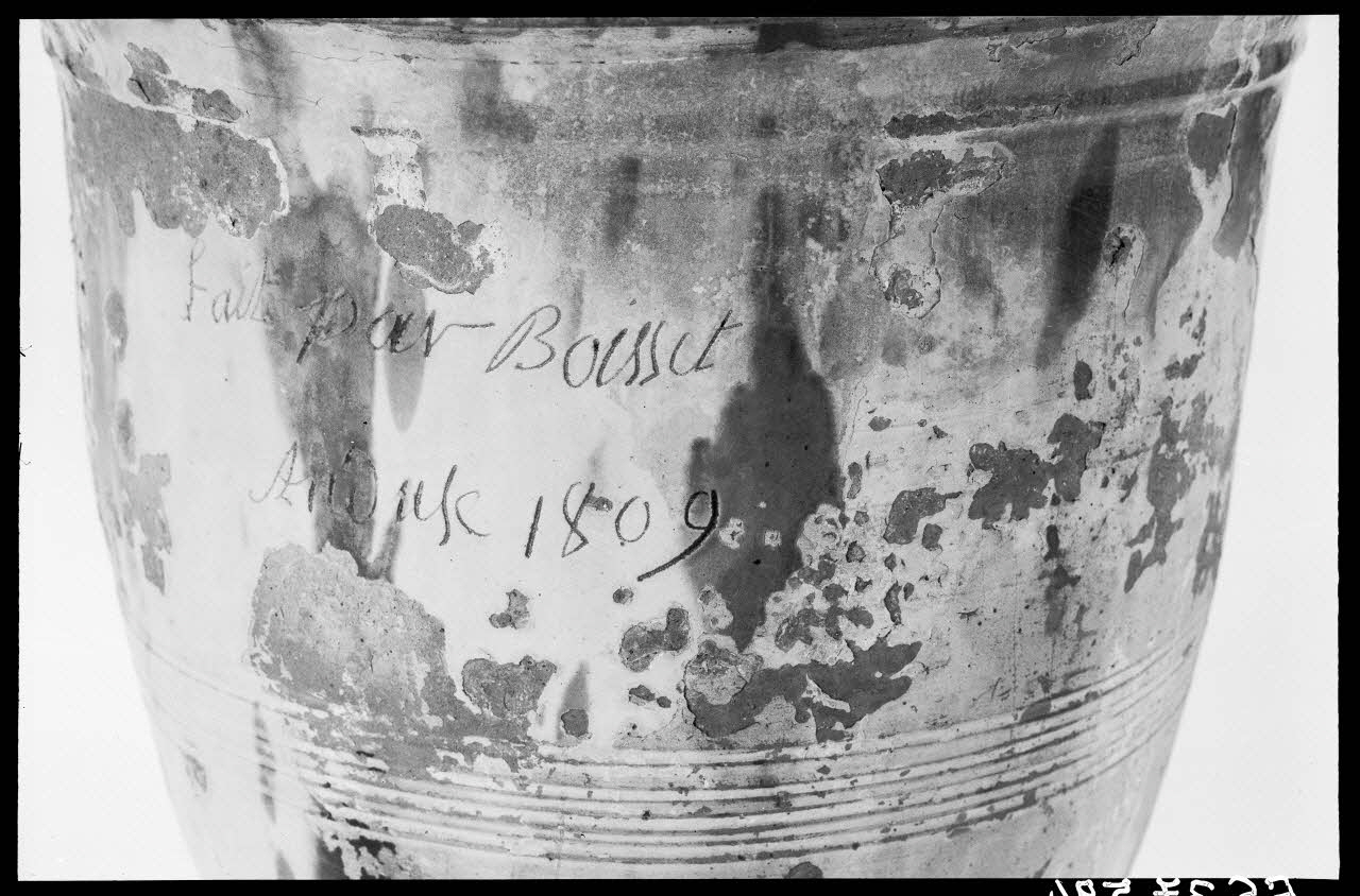 Alain Guey photographie Vase daté de 1809 Ile-de-France, France 1966/12/1 Ph.1966.37.594 Photo