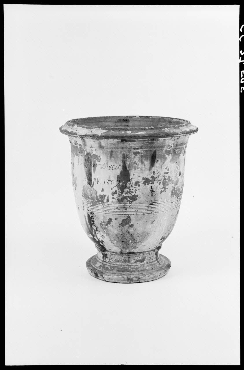 Alain Guey photographie Vase daté de 1809 Ile-de-France, France 1966/12/1 Ph.1966.37.595  Photo
