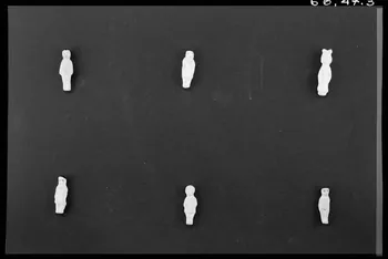 Alain Guey photographie Fèves représentant des bébés. Numéros de gauche à droite France 1966/3/1 Ph.1966.47.3 Photo