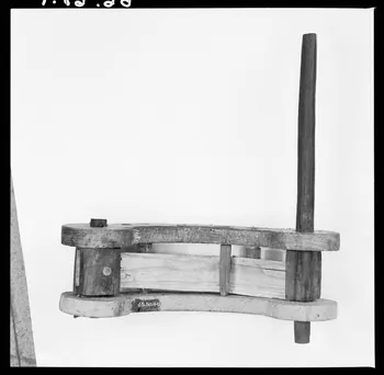 Alain Guey photographie Crécelle en bois France 1966/4/1 Ph.1966.61.1 Photo