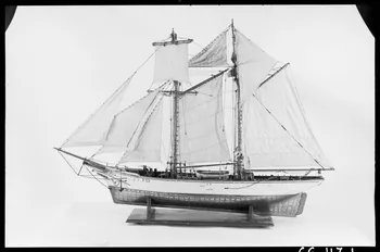 Alain Guey photographie Maquette d'une goélette islandaise de Paimpol Ile-de-France, France 1966/11/7 Ph.1966.117.1  Photo