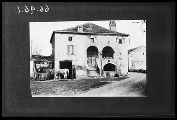 Alfred Cayla photographie Maison, en 1956, avant transformation. Style du pays Midi-Pyrénées, France 1956 Ph.1966.96.1 Photo