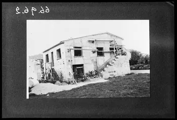 Alfred Cayla photographie Maison en août 1963 en cours de transformation. Style méditerranéen Midi-Pyrénées, France 1963/8/1 Ph.1966.96.2 Photo