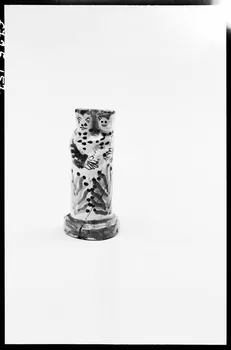 Alain Guey photographie Vierge à l'Enfant en terre émaillée Ile-de-France, France 1967/3/1 Ph.1967.25.157 Photo