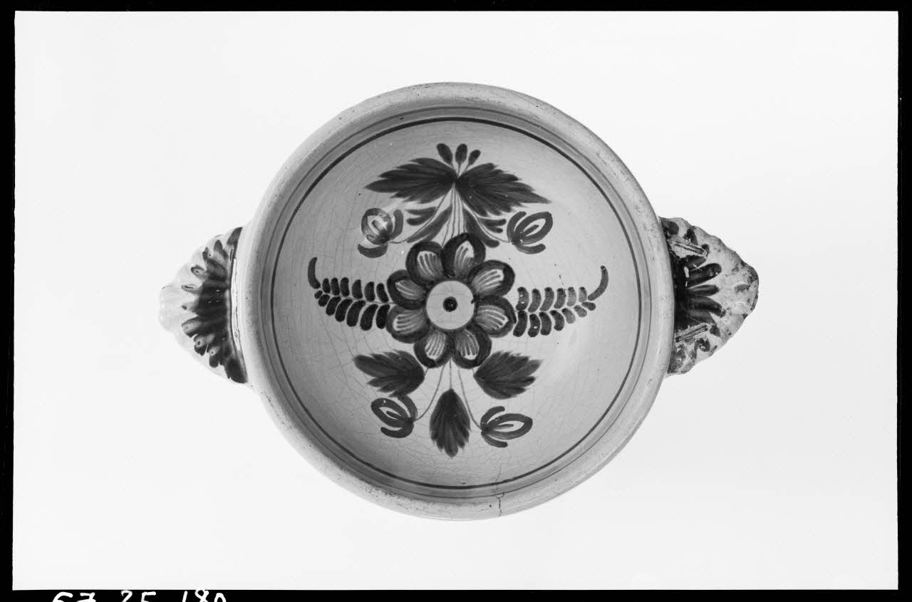 Alain Guey photographie Bol à décor floral Ile-de-France, France 1967/4/1 Ph.1967.25.180 Photo