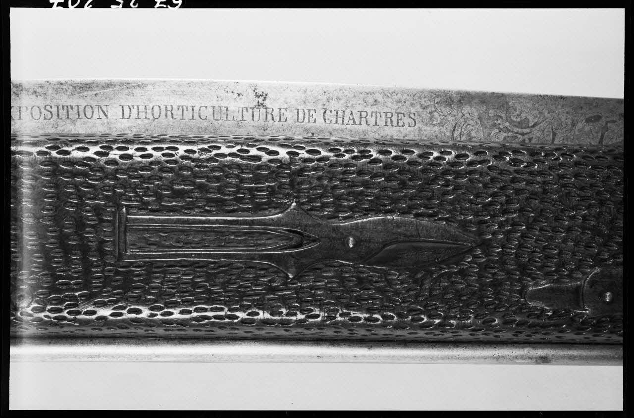 Alain Guey photographie Couteau-scie d'horticulture avec manche sculpté (détail) Ile-de-France, France 1967/4/1 Ph.1967.25.207 Photo